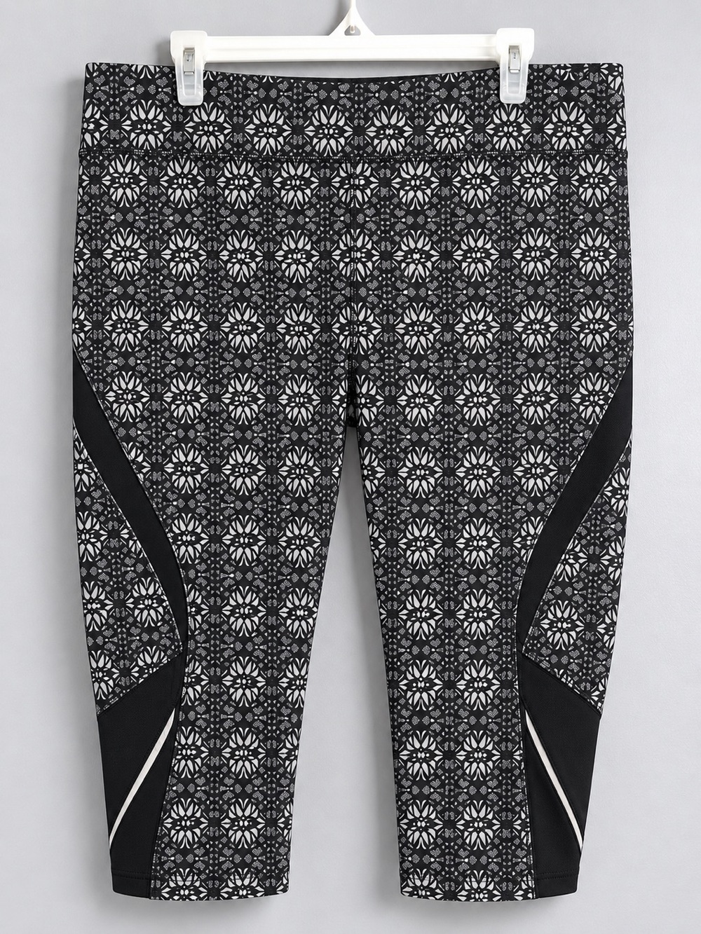Avia Gray/Black Capri Active
Leggings/Pants-Sz XXL (1-2X)